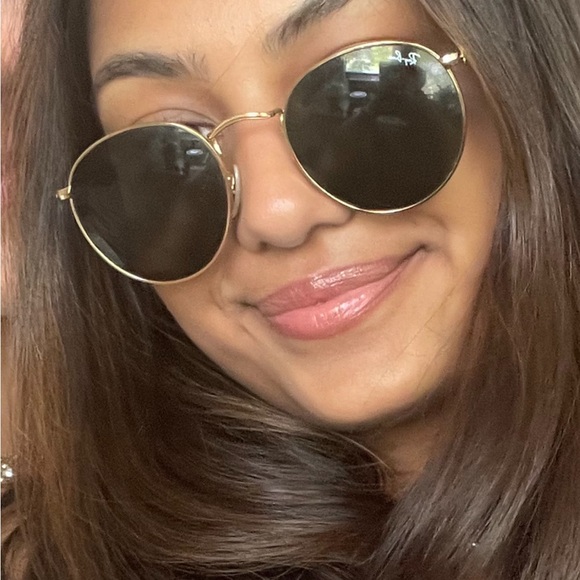 Ray-Ban Gold Frame Sunglasses with Dark Lenses - Picture 4 of 4